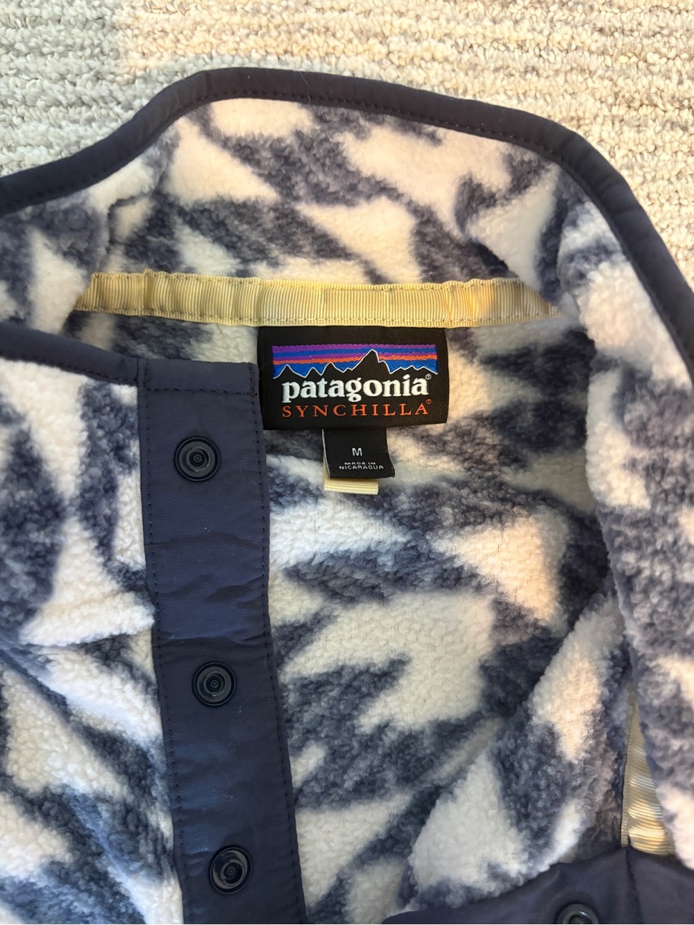 Patagonia White & Blue Geometric Fleece Pullover - Picture 4 of 4